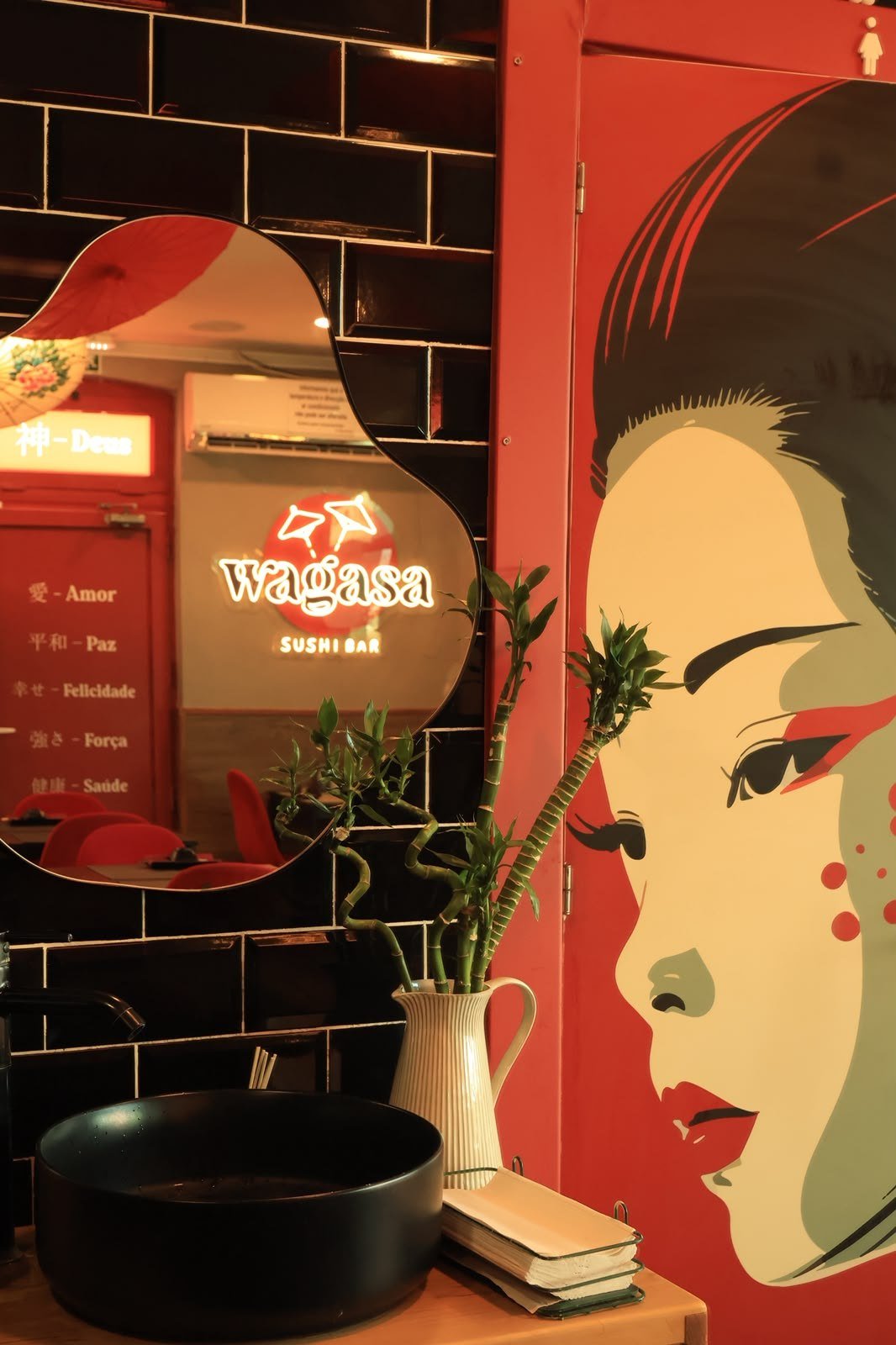 Ambiente do Wagasa Sushi Bar, o convite para viveres a experiência Wagasa, Seixal